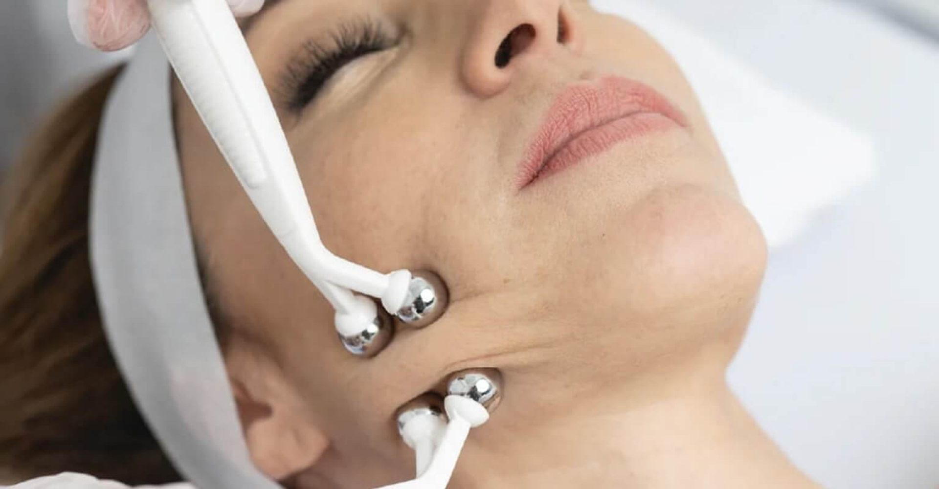 She's a Lady miolift tretman - zategnuta vilica i podignuti kapci, Beograd